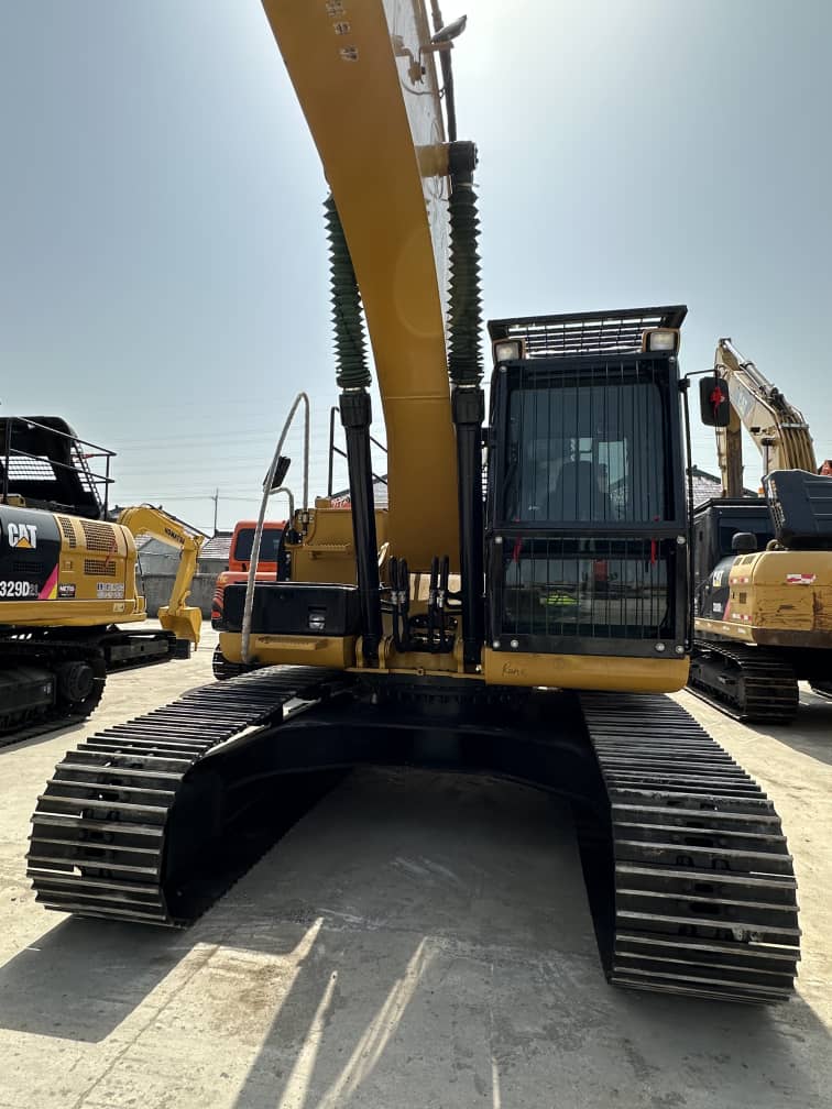 EXCAVADORA CAT 323D2L