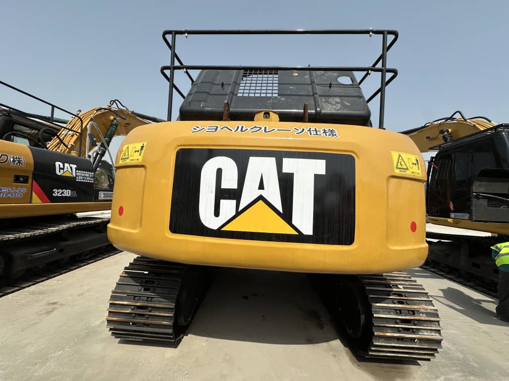 EXCAVADORA CAT 323D2L