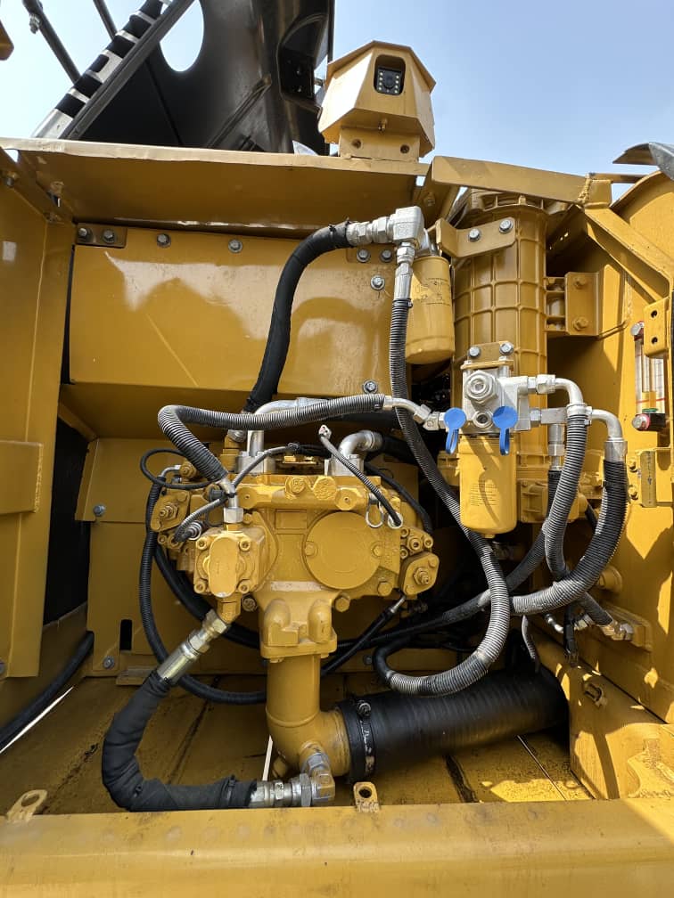 EXCAVADORA CAT 323D2L