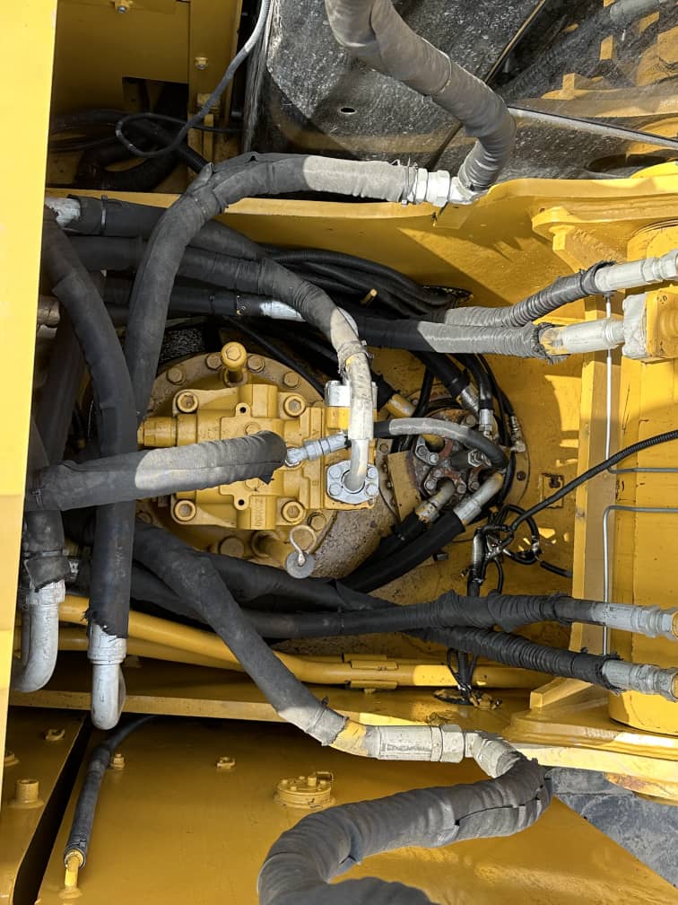 EXCAVADORA CAT 323D2L
