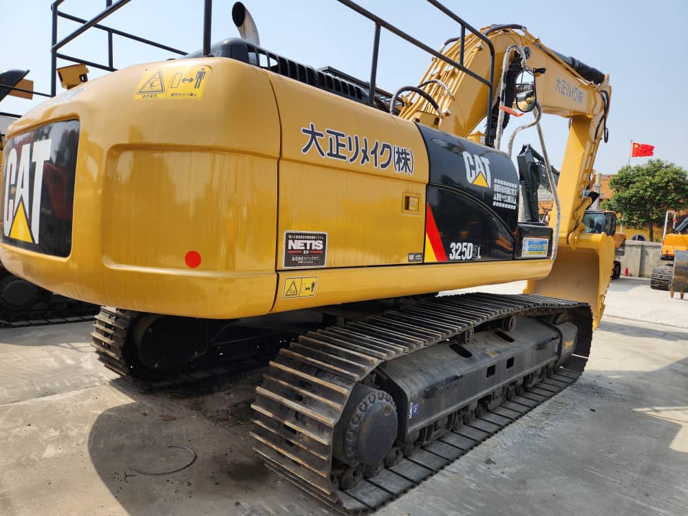 EXCAVADORA CAT325