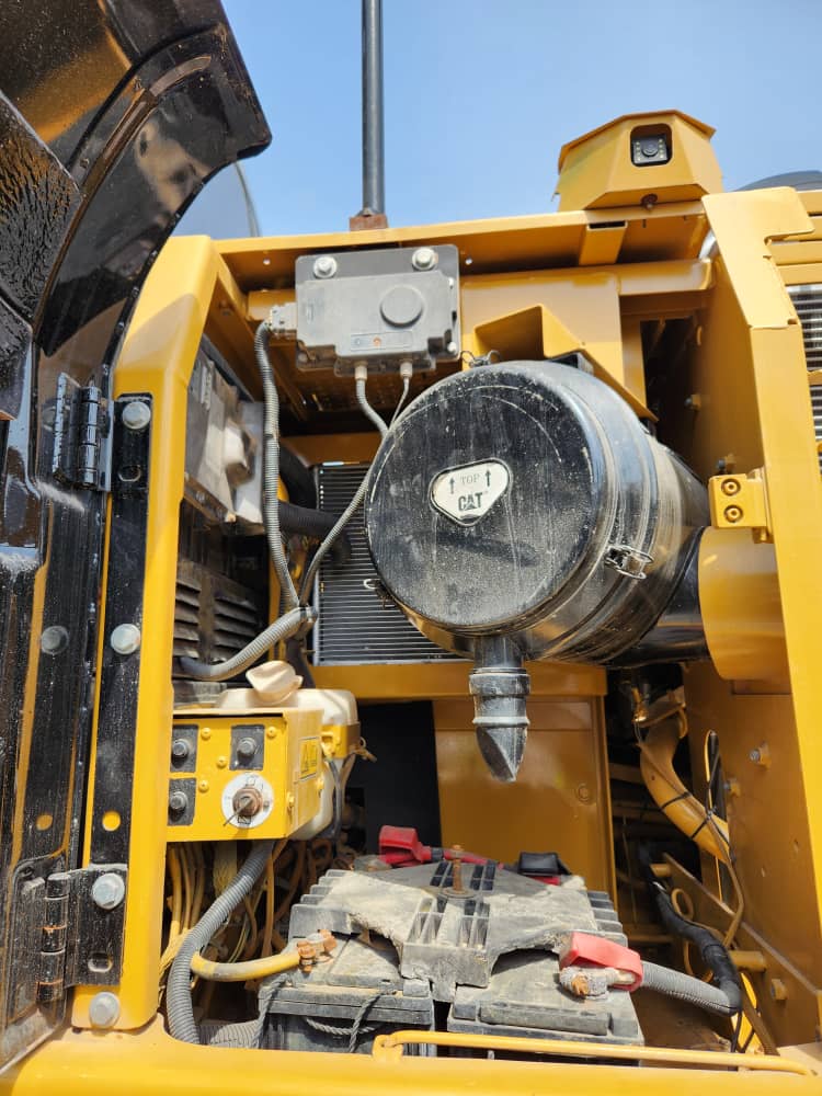 EXCAVADORA CAT325