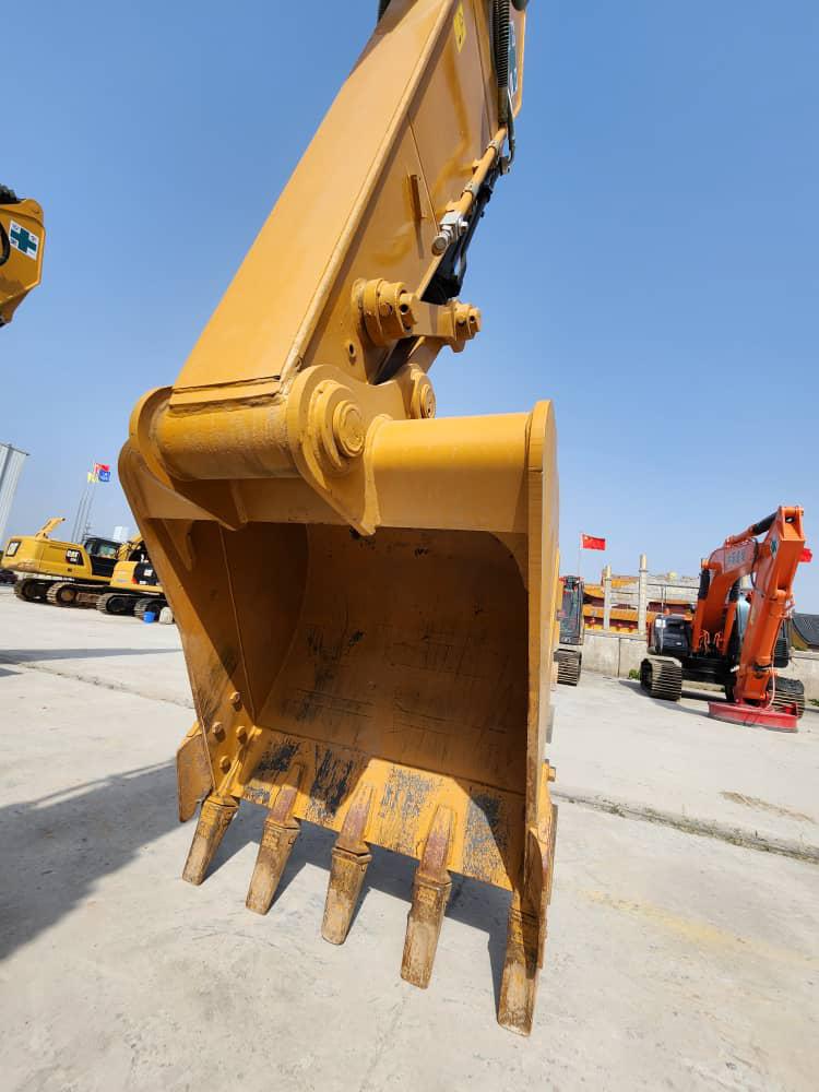CAT 320D2L