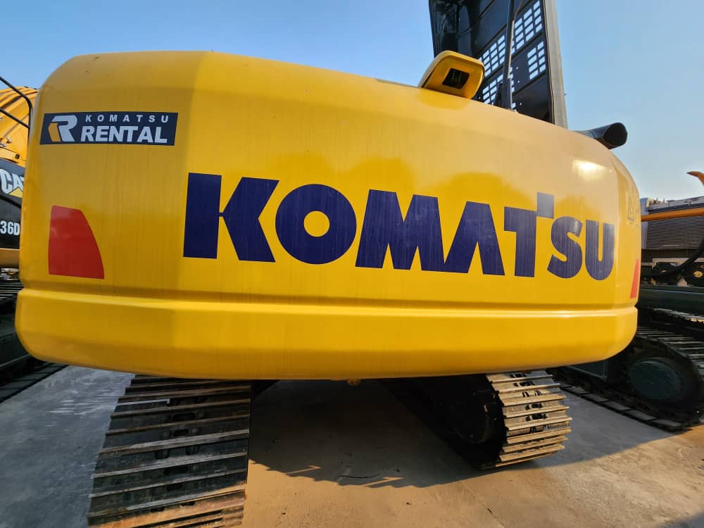 EXCAVADORA KOMATSU PC200