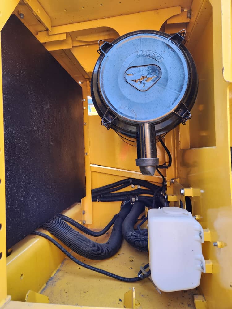 EXCAVADORA KOMATSU PC200