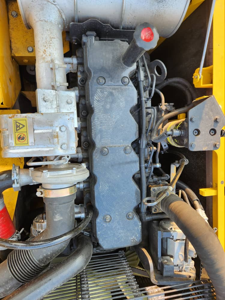 EXCAVADORA KOMATSU PC200