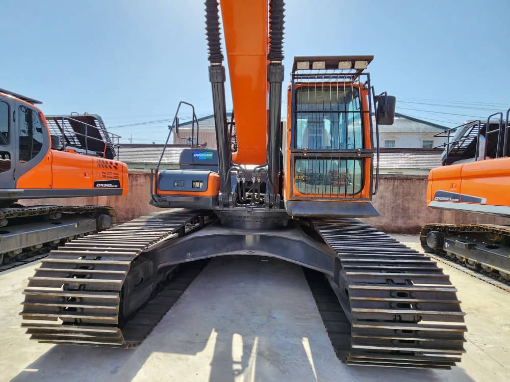 EXCAVADORA DOSSAN DX300