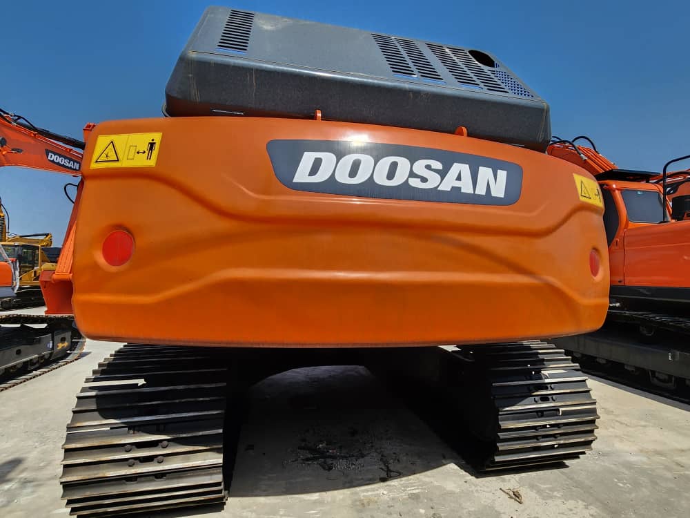 EXCAVADORA DOSSAN DX300