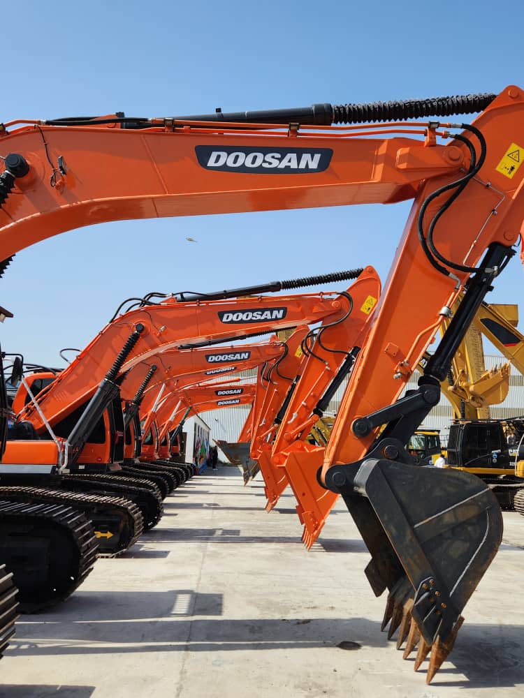 EXCAVADORA DOSSAN DX300