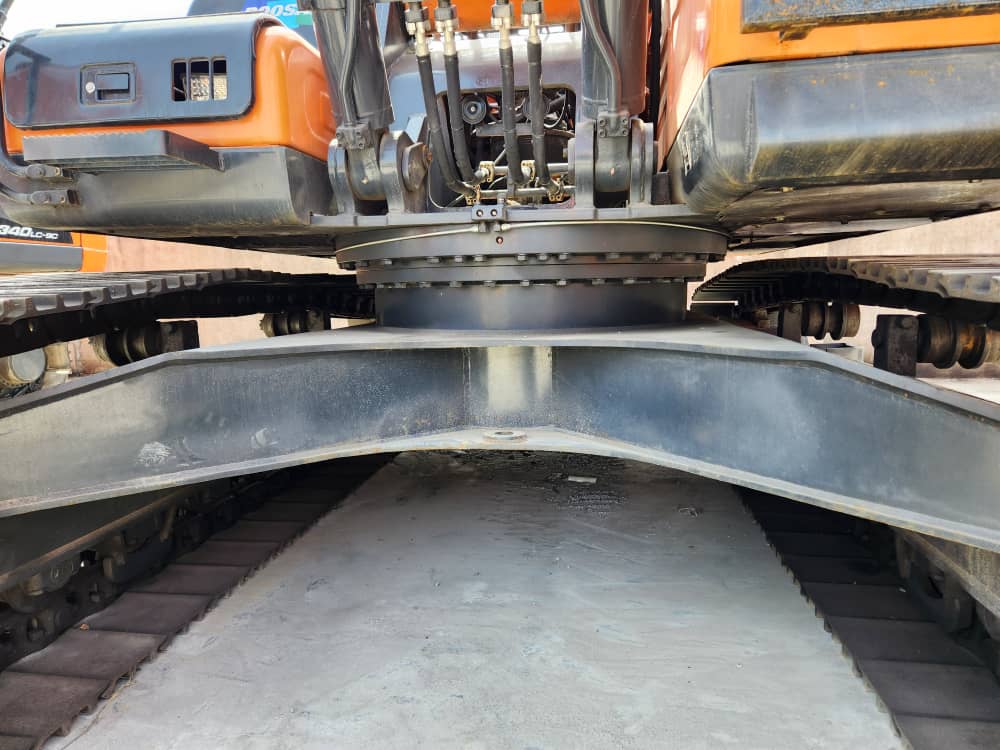 EXCAVADORA DOSSAN DX300