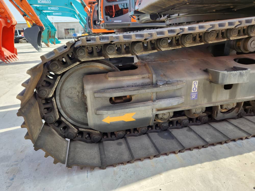 EXCAVADORA DOSSAN DX300