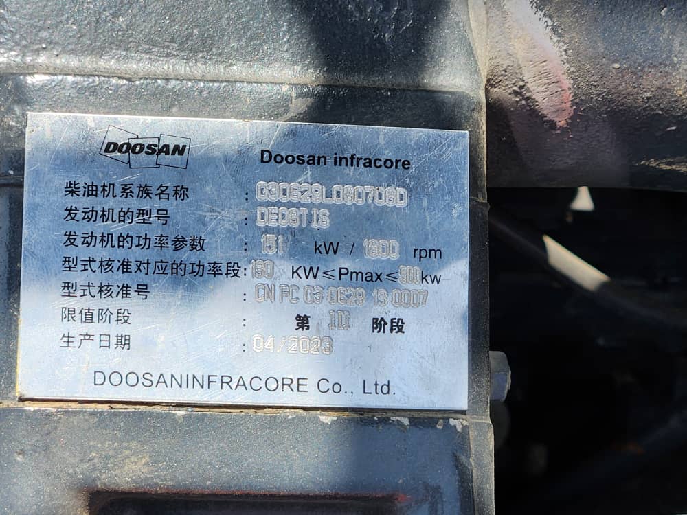 EXCAVADORA DOSSAN DX300