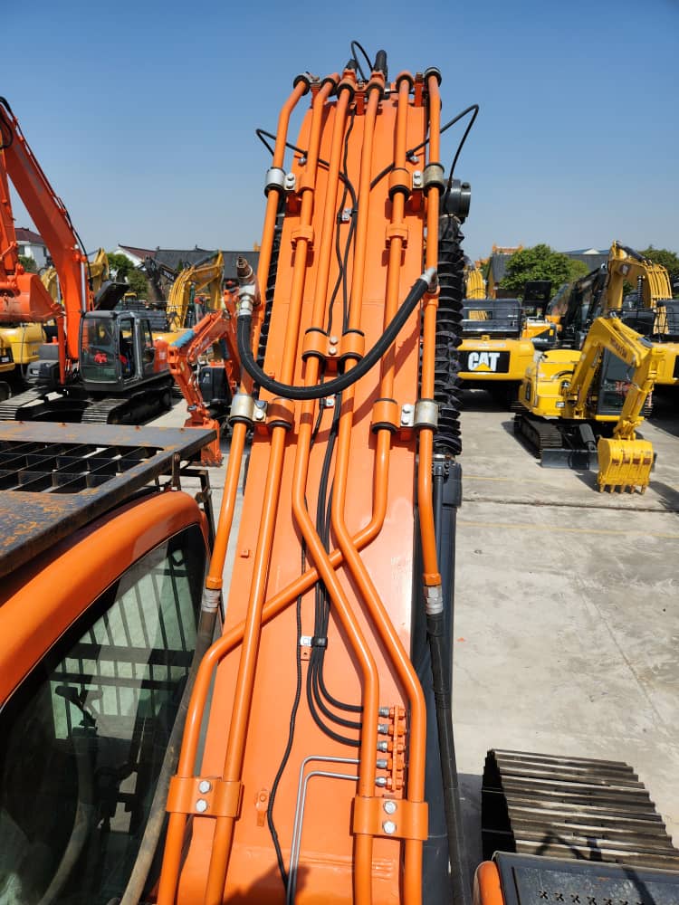 EXCAVADORA DOSSAN DX300