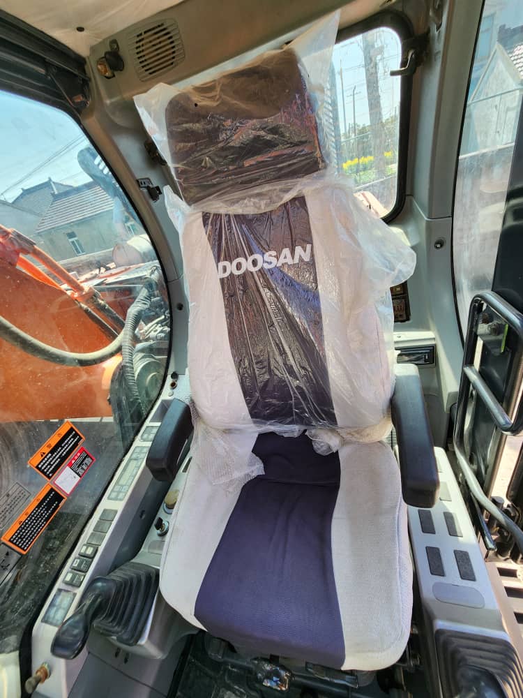 EXCAVADORA DOSSAN DX300
