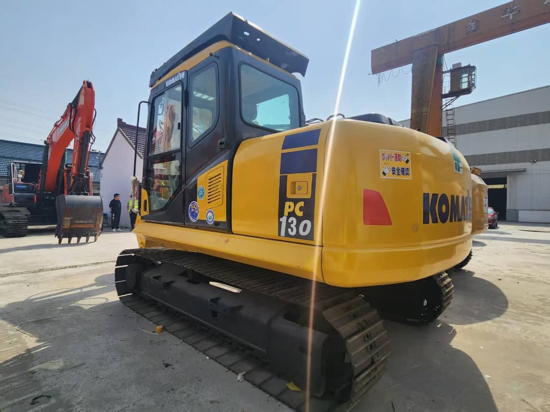 Komatsu PC 130