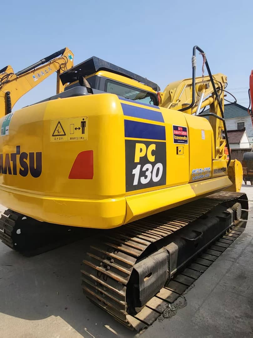 Komatsu PC 130