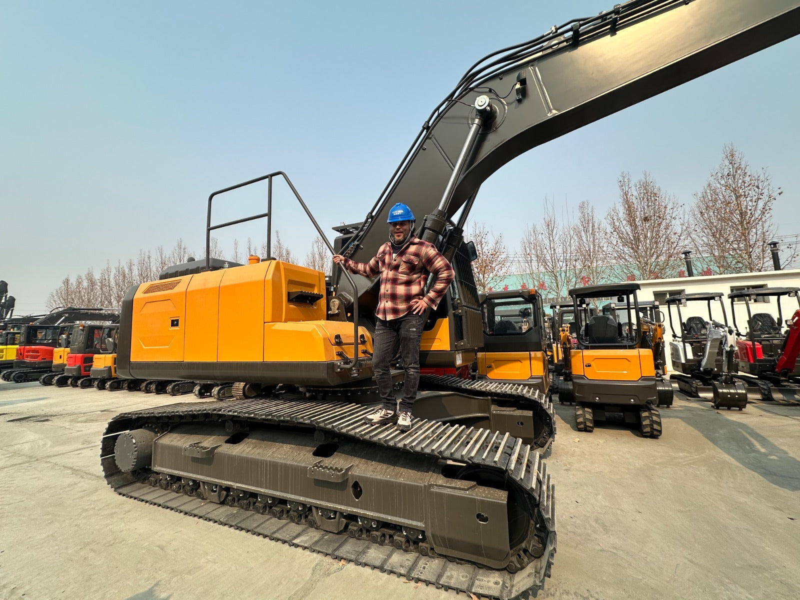 EXCAVADORA LTE230