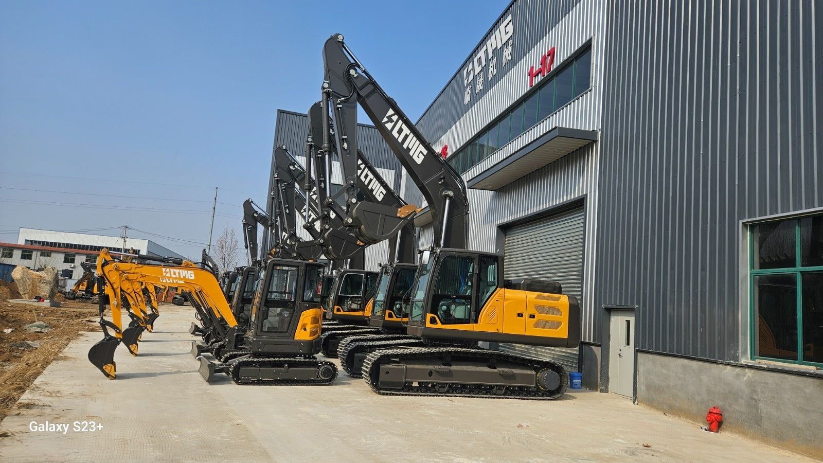 EXCAVADORA LTE230