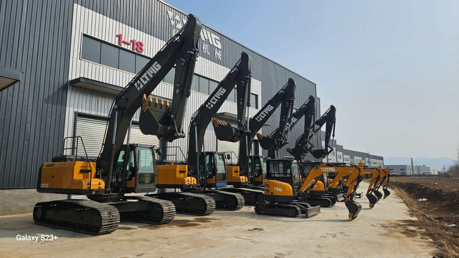 EXCAVADORA LTE230